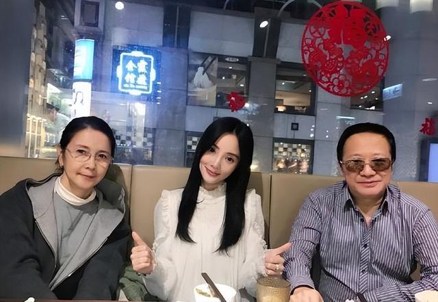 李小璐的母亲张伟欣：女儿离婚我心疼，盼望他们为了孩子复合