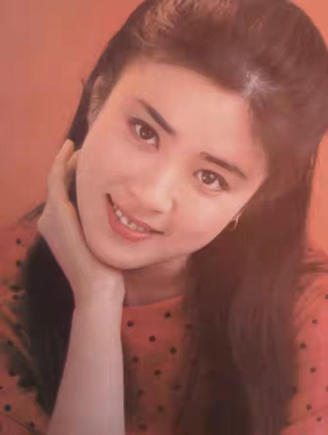 90年代当红女星傅艺伟，因出演“苏妲己”爆红，如今过得怎样了？