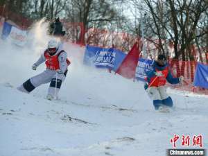 自由式滑雪雪上技巧世界杯北大湖站：芬兰美国选手夺双人赛冠军