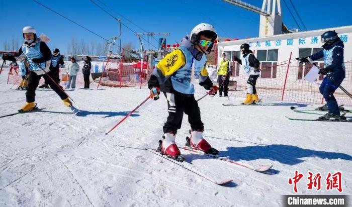 全国滑雪定向挑战赛鄂尔多斯开赛